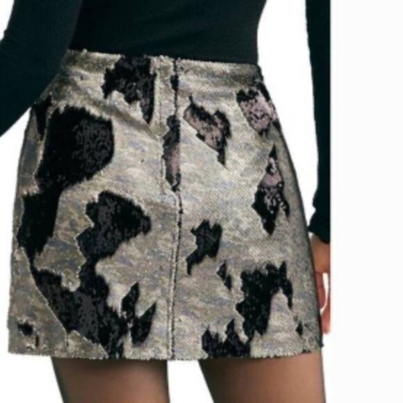 Free People Skinny Allover Sequin Army Camo Mini Skirt Women's Size 6 New with T - Picture 6 of 11
